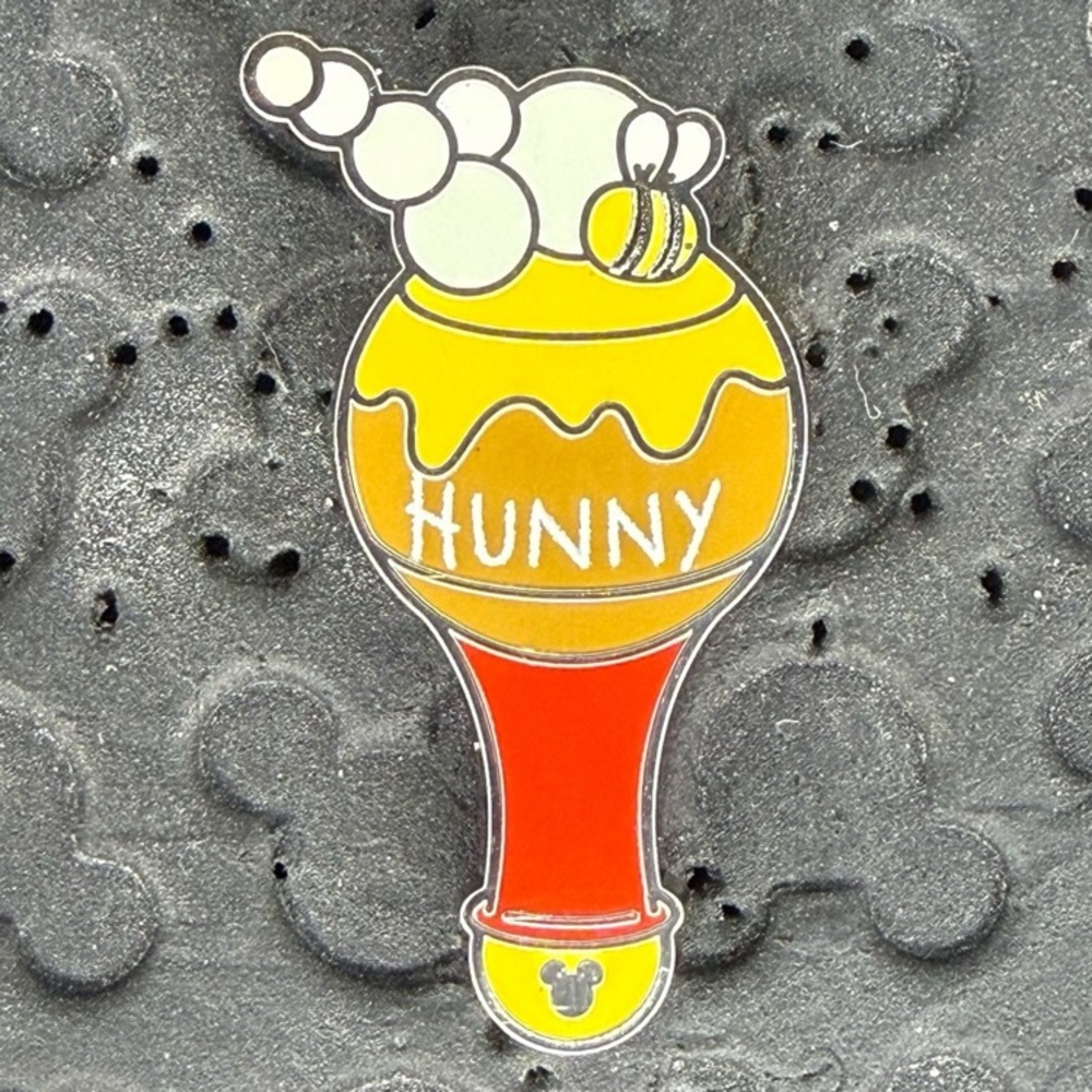 Disney parks DLR hidden Disney wave B bubble wand Pooh’s hunny pot trading pin